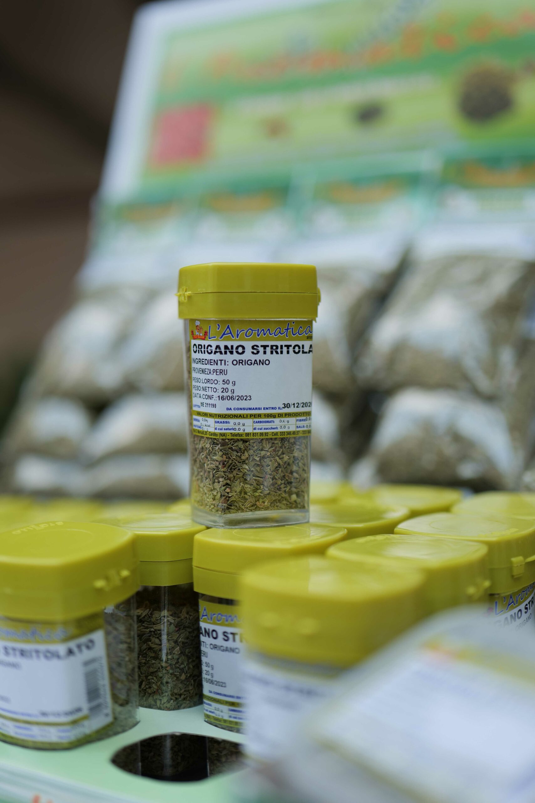 origano stritolato varie confezioni e varie grandezze ideali sia da vendere al dettaglio che per uso di ristoranti e ristoratori aromatica russo
