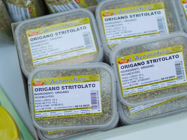 origano stritolato varie confezioni e varie grandezze ideali sia da vendere al dettaglio che per uso di ristoranti e ristoratori