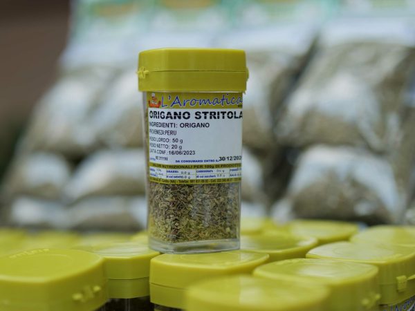 origano stritolato varie confezioni e varie grandezze ideali sia da vendere al dettaglio che per uso di ristoranti e ristoratori aromatica russo