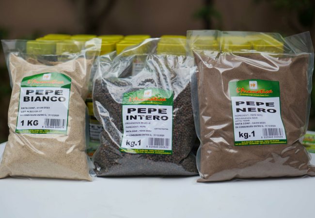 pepe nero intero macinato rosso rosa e tanti tipi di pepe